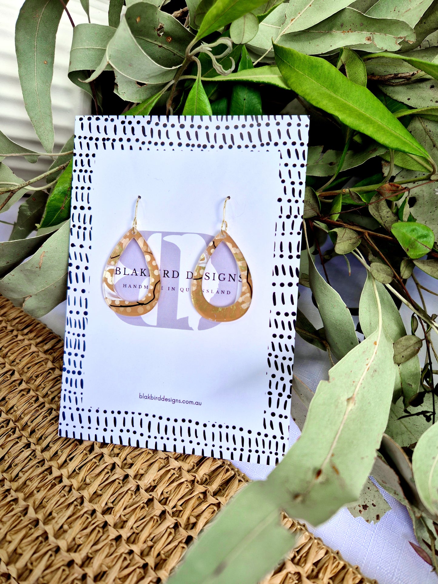 Grounded - Cut-out teardrop