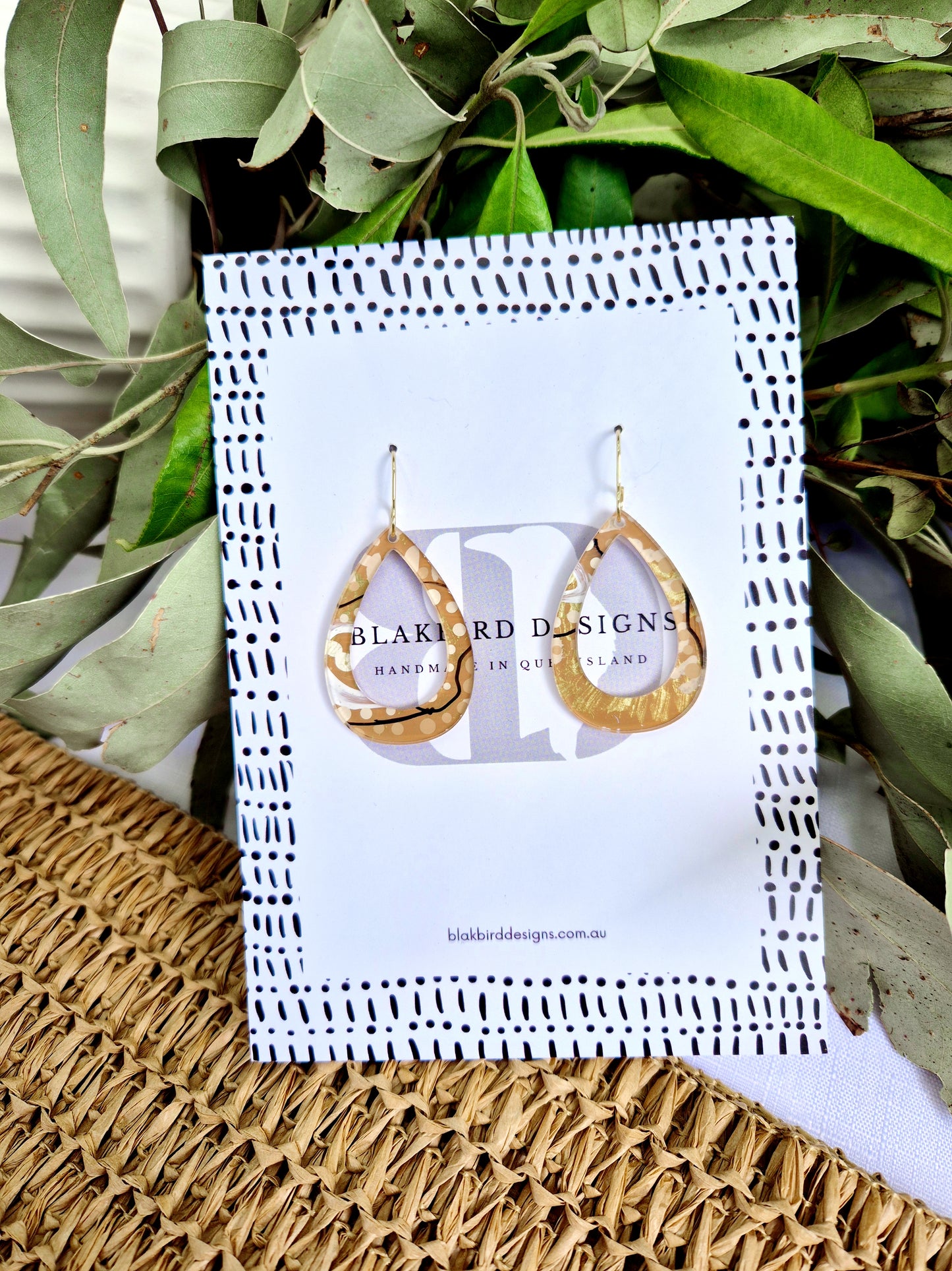 Grounded - Cut-out teardrop