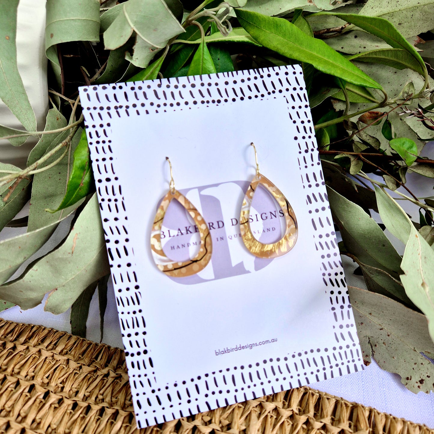 Grounded - Cut-out teardrop